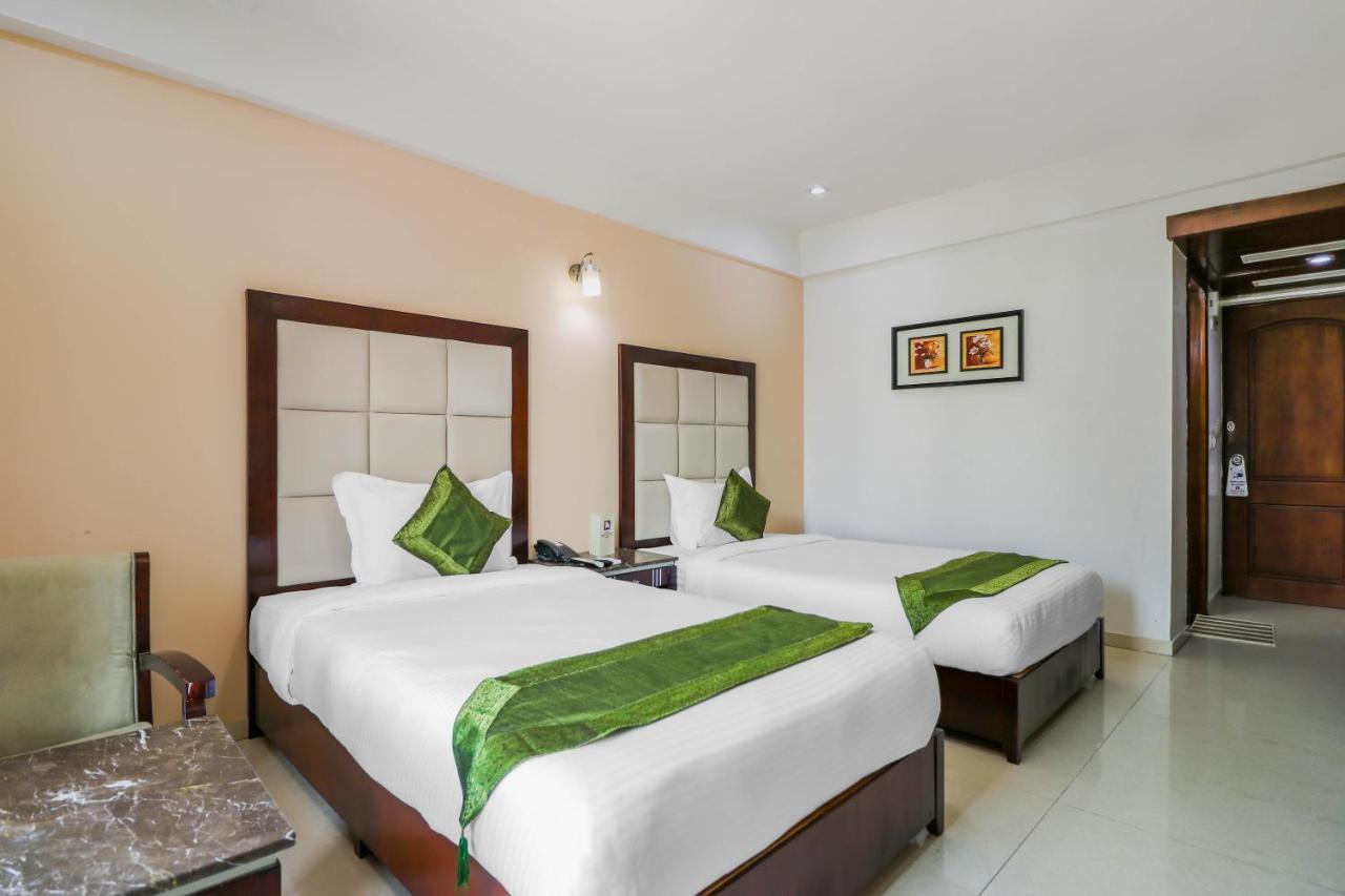 Treebo Trend Hotel Parker アーメダバード エクステリア 写真