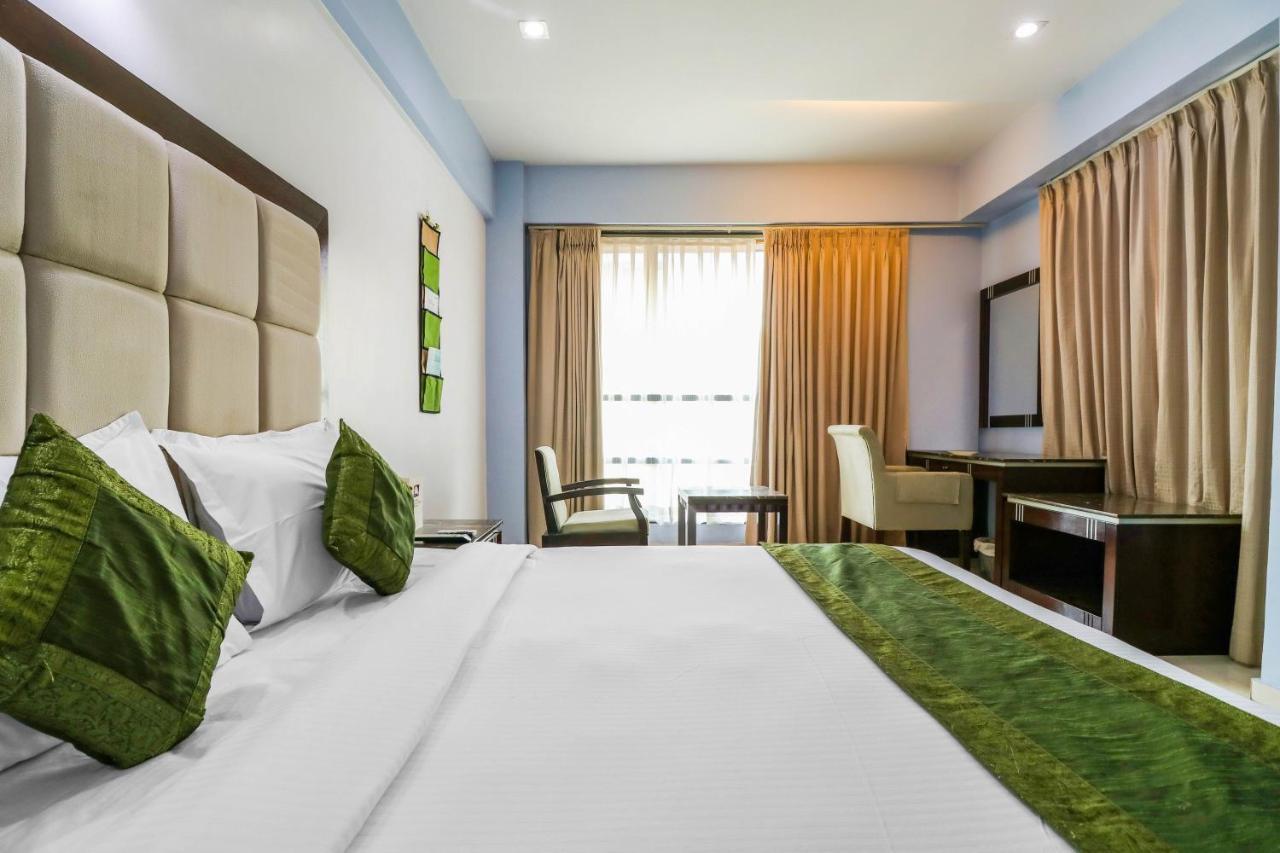 Treebo Trend Hotel Parker アーメダバード エクステリア 写真