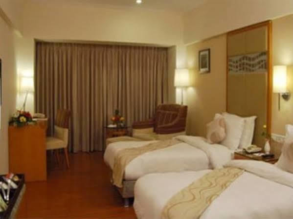 Treebo Trend Hotel Parker アーメダバード エクステリア 写真